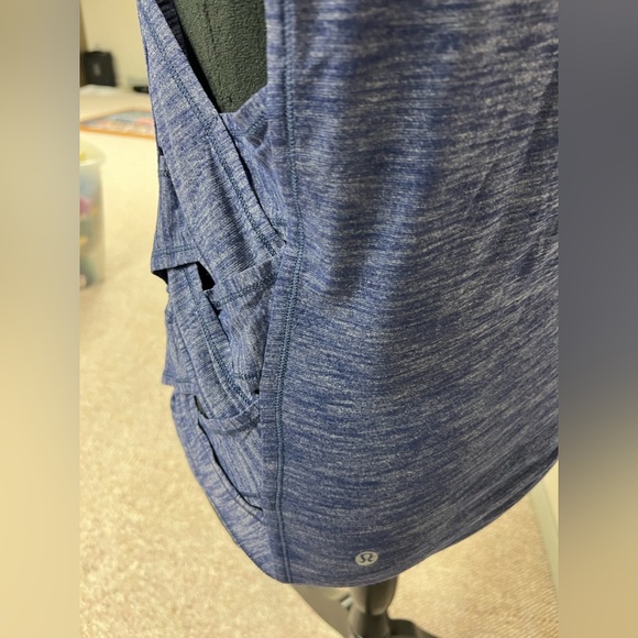 Lululemon tanks top - Picture 10 of 11